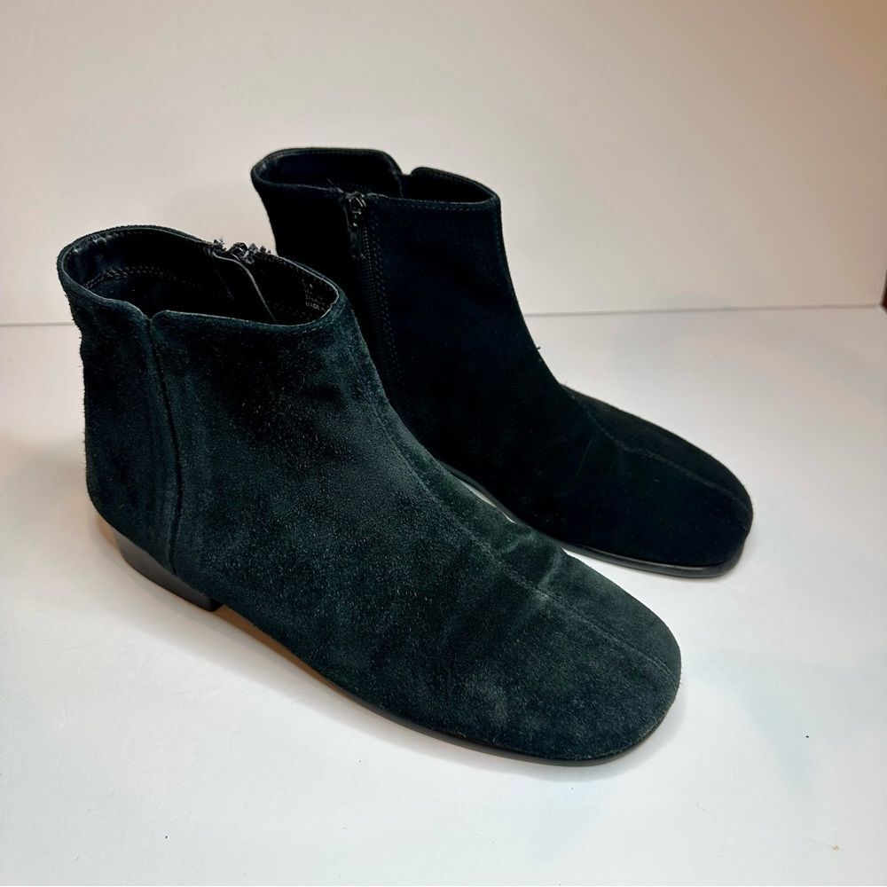 Aerosoles Women’s Black Suede Low Heel Zip Ankle Boots- Size 9M- Great Condition